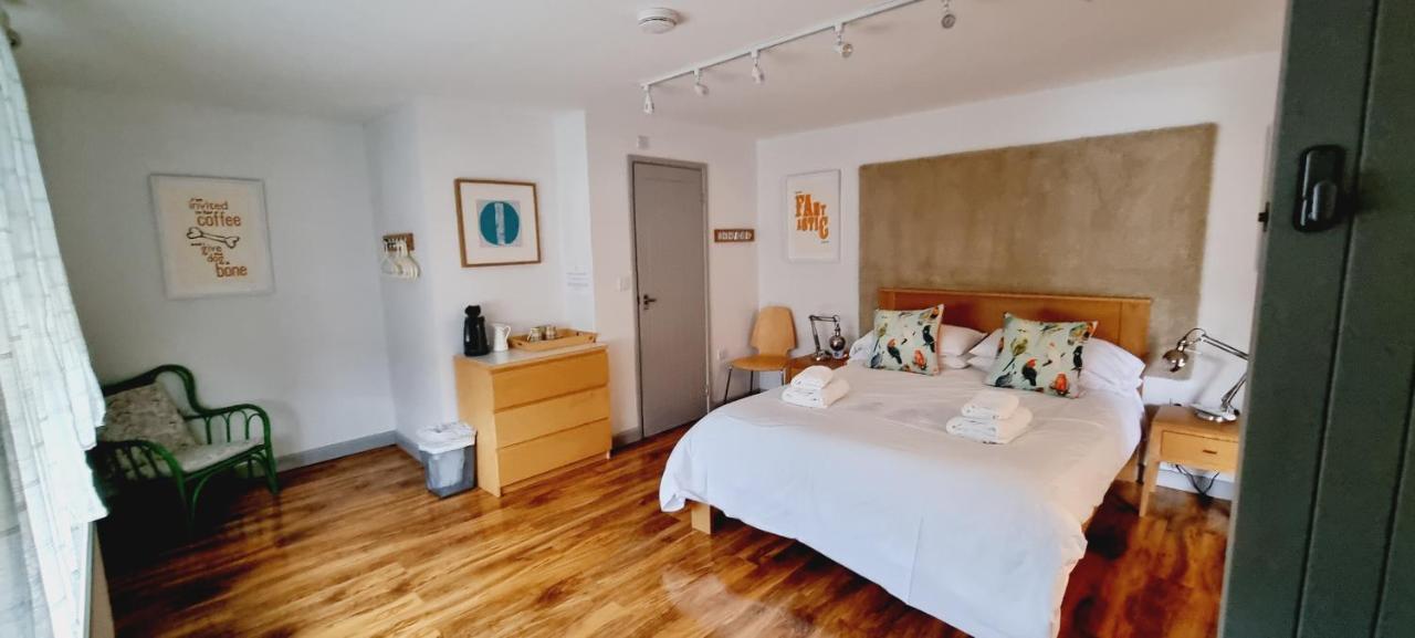 B - SIMPLY ROOMS | STOW-ON-THE-WOLD, UNITED KINGDOM | SEASON DEALS FROM ...